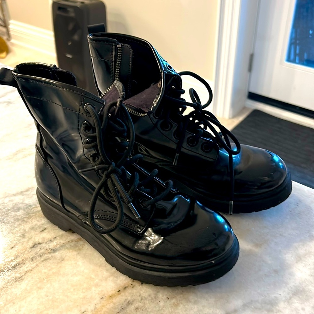 Mossimo Supply Co. Women’s Combat chunky Boots - Size 7